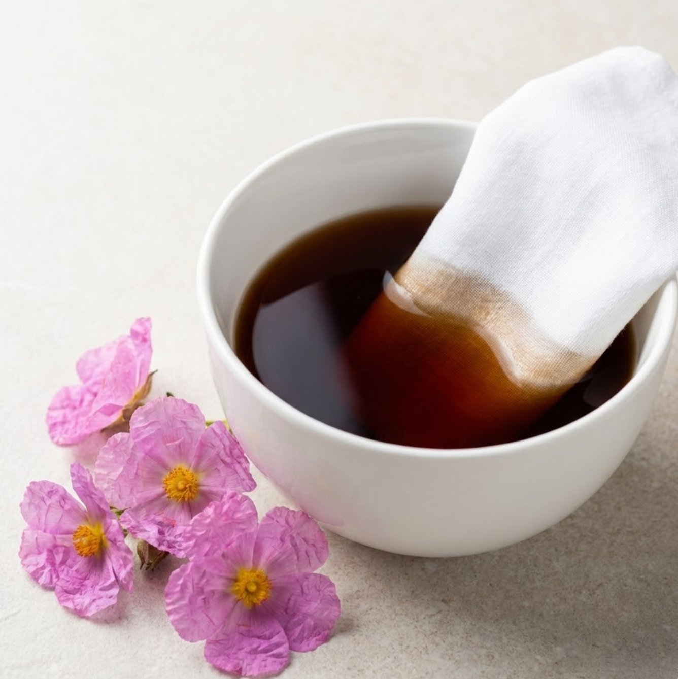 Äußerliche Anwendung der Zistrose: Natürliche Hautpflege und entzündungshemmende Umschläge mit dem Sud der Laden Gülü.